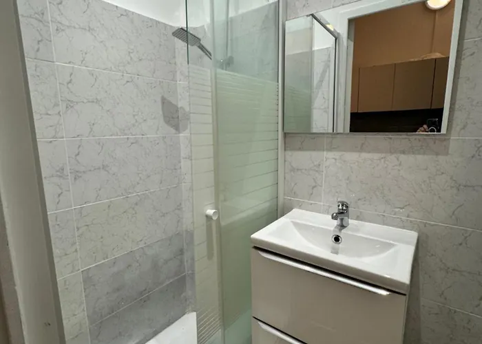 Location , Port Of Nice, Charming Flat #2 *